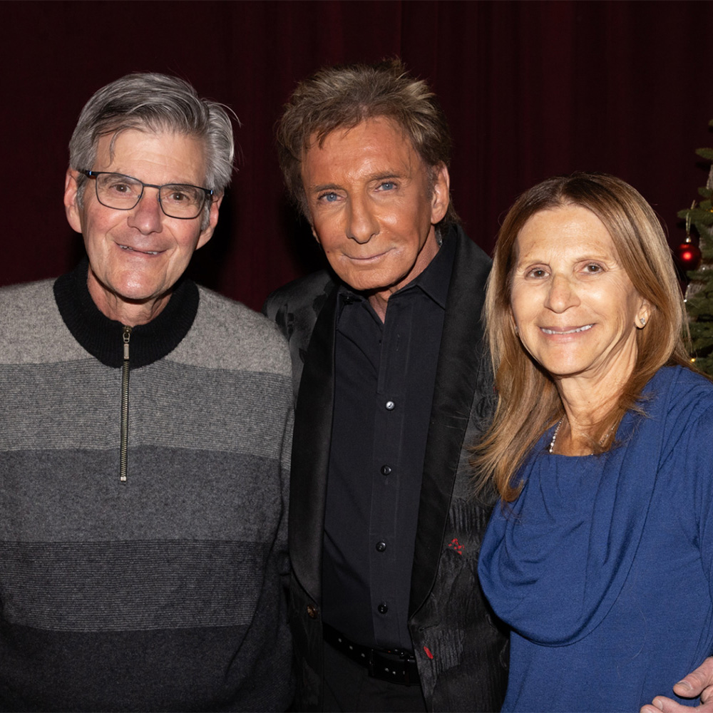 Photo of Harvey and Sandy Platt with Barry Manilow.